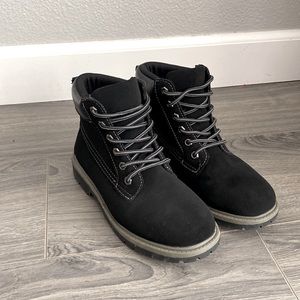 Eddie Bauer Black Suede Boots 5 Big Boys